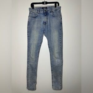 Represent men’s jeans size 33 with distress to the‎ bottom
